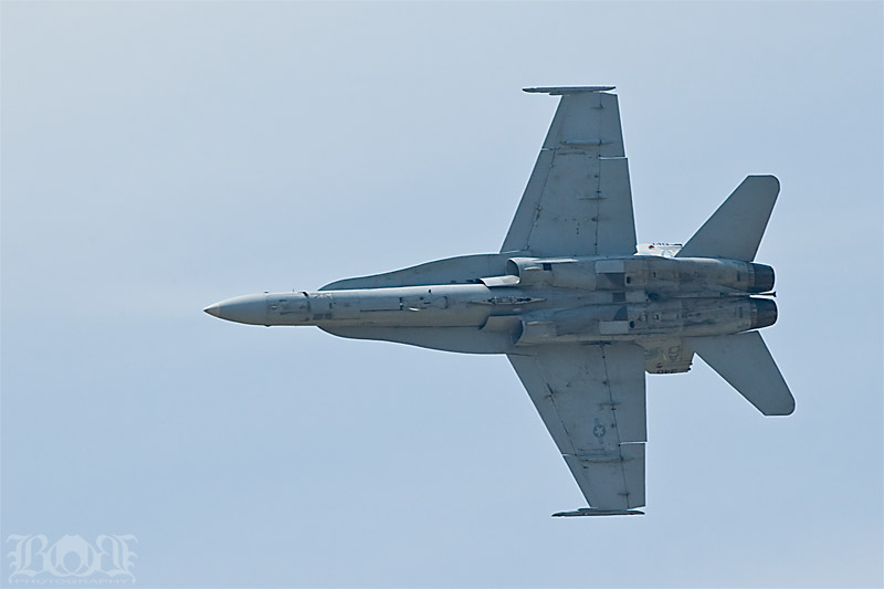 IMAGE: http://www.brantgajda.com/images/gallery/wings_over_pittsburgh/large/wings_over_pittsburgh15.jpg